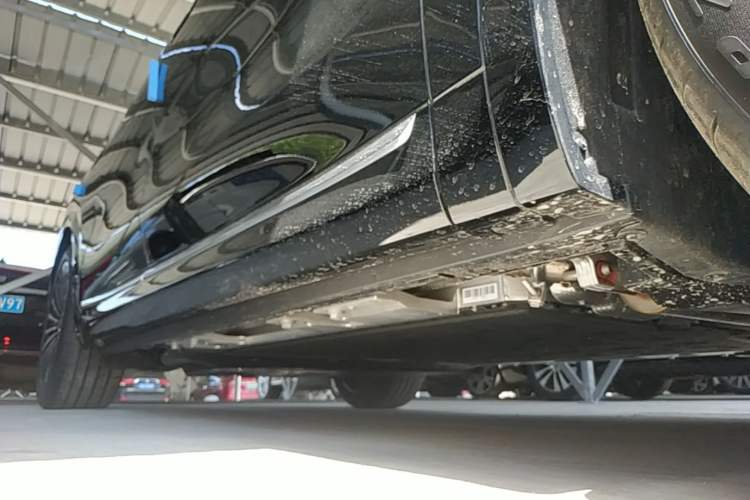 Used Hima AITO M8 2025 Extended-Range Ultra Version 53.4 kWh 6-Seater Edition Right Side Sill