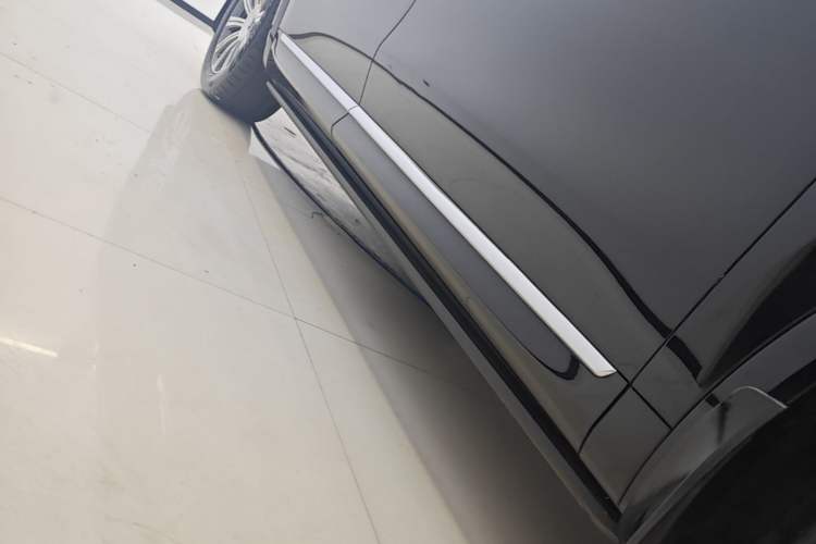 Used Hima AITO M8 2025 Extended-Range Max+ Version 53.4 kWh 6-Seater Edition Right Side Sill