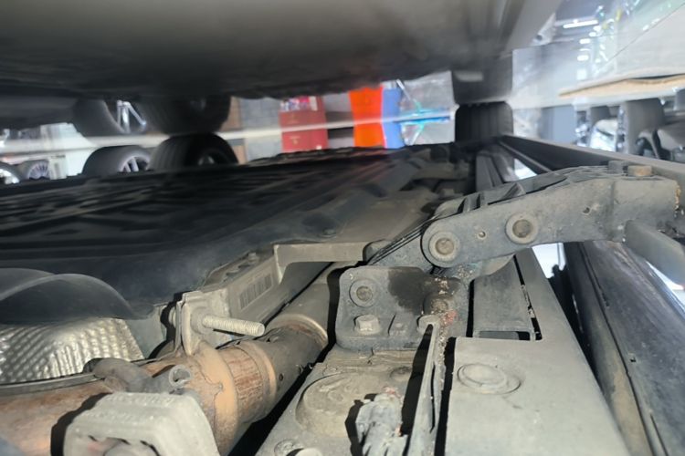 Used Hima AITO M8 2025 Extended-Range Max+ Version 53.4 kWh 6-Seater Edition Right Side Sill