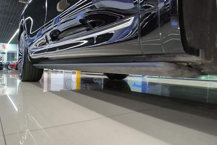 Used Hima AITO M8 2025 Extended-Range Ultra Version 53.4 kWh 6-Seater Edition Right Side Sill