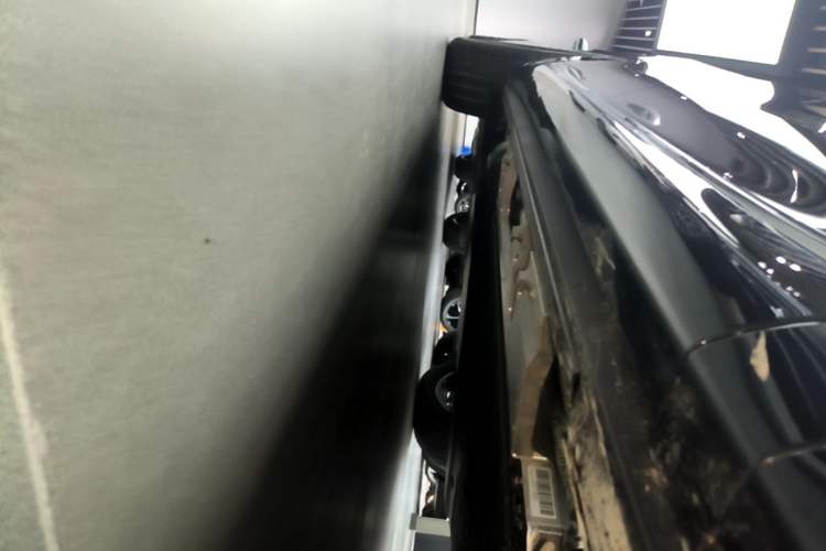 Used Hima AITO M8 2025 Extended-Range Max+ Version 53.4 kWh 6-Seater Edition Right Side Sill