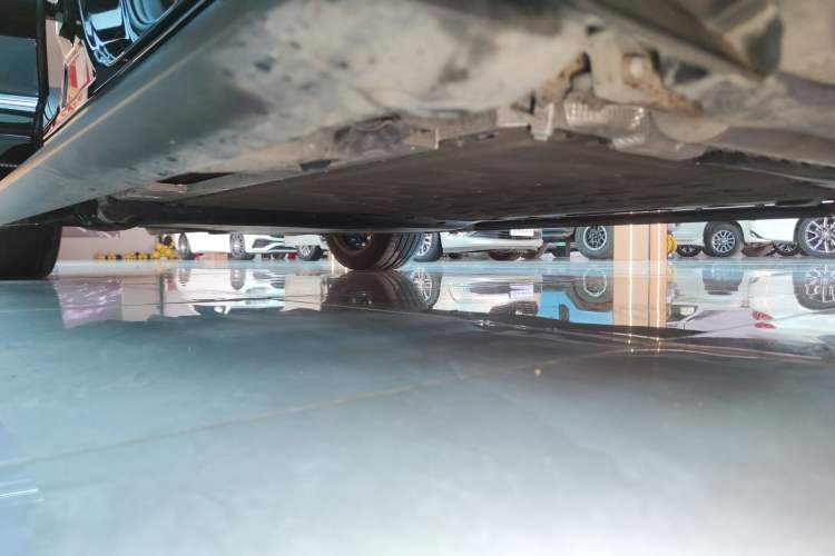 Used Hima AITO M8 2025 Extended-Range Max+ Version 53.4 kWh 5-Seater Edition Right Side Sill