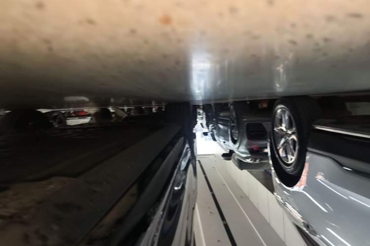 Used Hima AITO M8 2025 Model Pure Electric Max+ Six-Seat Four-Wheel-Drive Version Right Side Sill