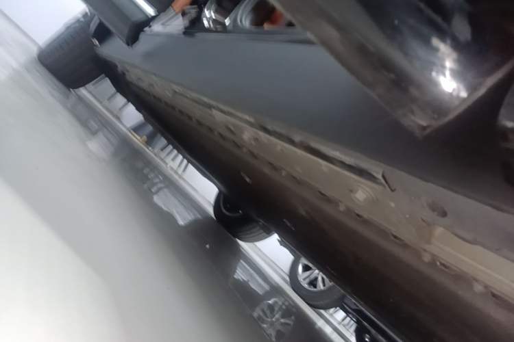 Used Hima AITO M8 2025 Model, Pure Electric Max+ Six-Seat Long-Range Version Right Side Sill