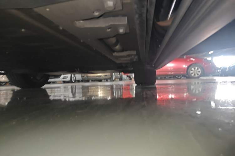 Used Hima AITO M8 2025 Extended-Range Max+ Version 53.4 kWh 6-Seater Edition Right Side Sill