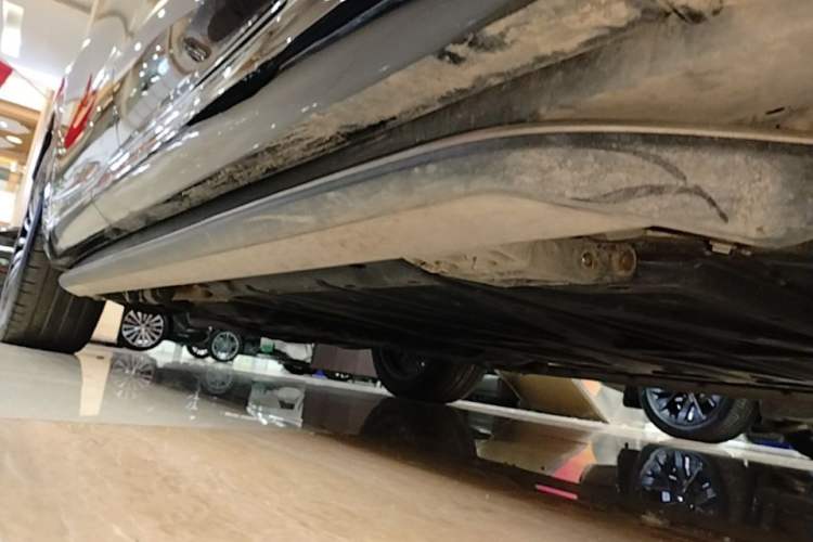 Used Hima AITO M8 2025 Extended-Range Max+ Version 53.4 kWh 6-Seater Edition Right Side Sill