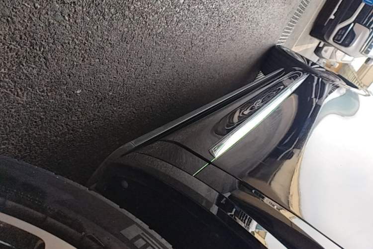 Used Hima AITO M8 2025 Extended-Range Max+ Version 53.4 kWh 6-Seater Edition Right Side Sill