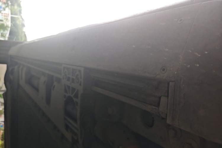 Used Hima AITO M8 2025 Extended-Range Ultra Version 53.4 kWh 6-Seater Edition Right Side Sill