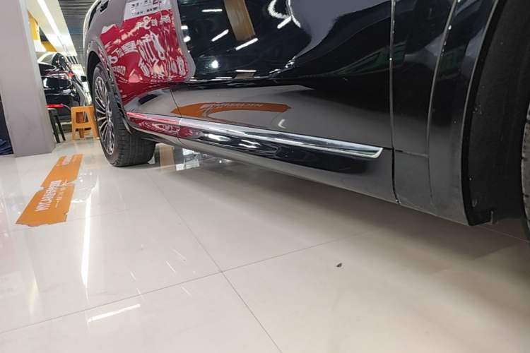 Used Hima AITO M8 2025 Extended-Range Max+ Version 53.4 kWh 5-Seater Edition Right Side Sill