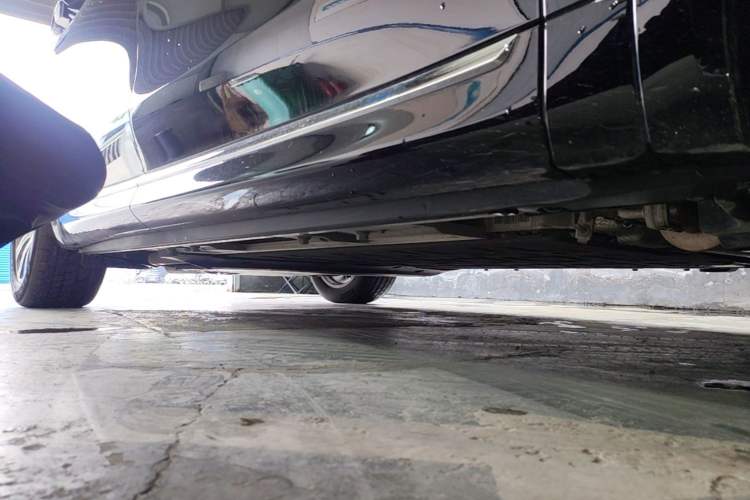 Used Hima AITO M8 2025 Extended-Range Max+ Version 53.4 kWh 5-Seater Edition Right Side Sill