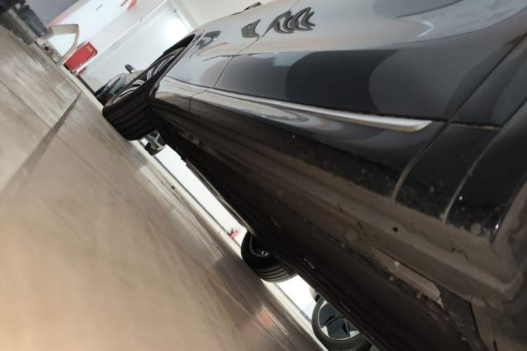 Used Hima AITO M8 2025 Model Pure Electric Max+ Five-Seat Long-Range Version Right Side Sill