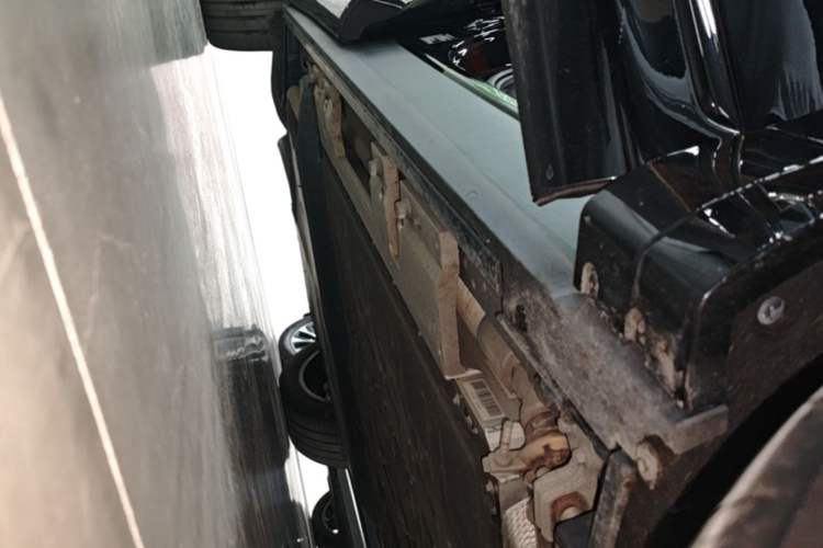 Used Hima AITO M8 2025 Extended-Range Max+ Version 53.4 kWh 5-Seater Edition Right Side Sill