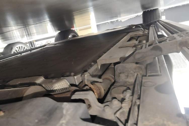 Used Hima AITO M8 2025 Extended-Range Ultra Version 53.4 kWh 6-Seater Edition Right Side Sill