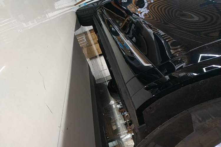 Used Hima AITO M8 2025 Extended-Range Max Version 37 kWh 5-Seater Right Side Sill