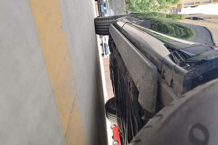 Used Hima AITO M8 2025 Extended-Range Max Version 37 kWh 5-Seater Right Side Sill