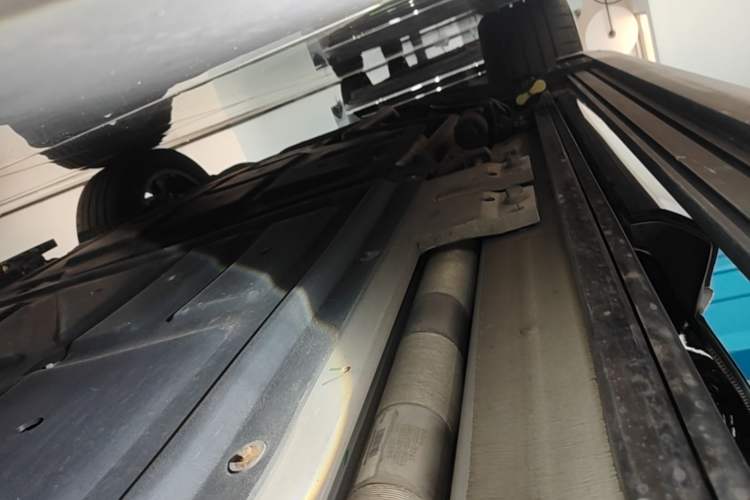 Used Hima AITO M8 2025 Extended-Range Max+ Version 53.4 kWh 6-Seater Edition Right Side Sill