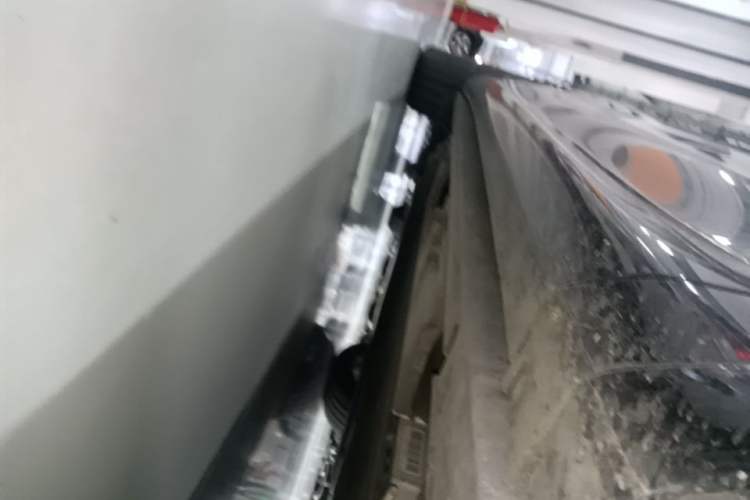 Used Hima AITO M8 2025 Extended-Range Max+ Version 53.4 kWh 5-Seater Edition Right Side Sill