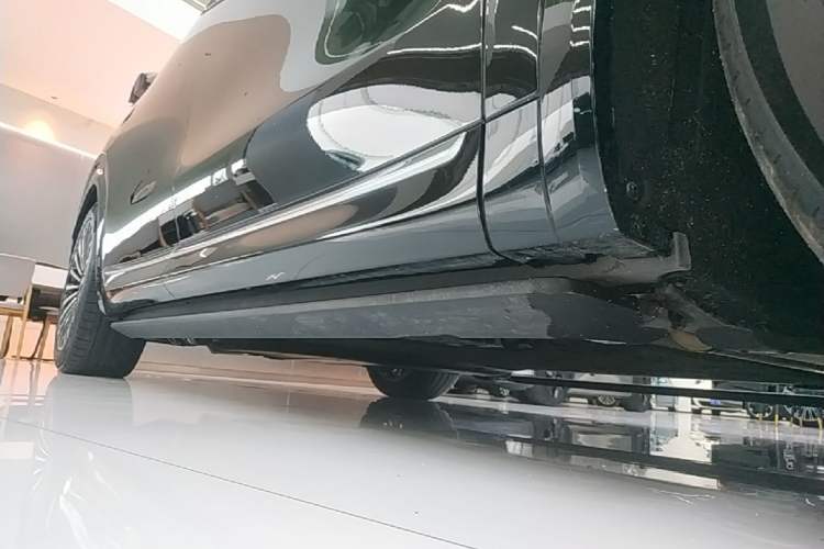 Used Hima AITO M8 2025 Extended-Range Ultra Version 53.4 kWh 6-Seater Edition Right Side Sill