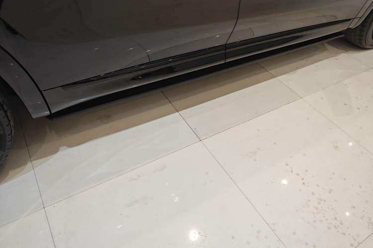 Used Hima AITO M8 2025 Extended-Range Ultra Version 53.4 kWh 6-Seater Edition Right Side Sill