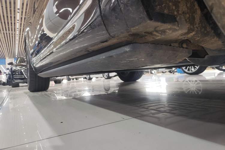 Used Hima AITO M8 2025 Extended-Range Max+ Version 53.4 kWh 6-Seater Edition Right Side Sill