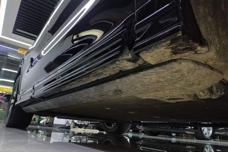 Used Hima AITO M8 2025 Model, Pure Electric Max+ Six-Seat Long-Range Version Right Side Sill