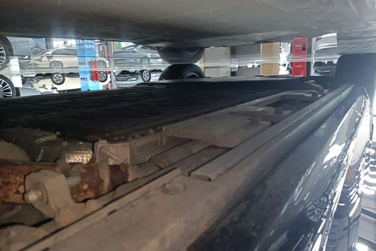 Used Hima AITO M8 2025 Extended-Range Max+ Version 53.4 kWh 6-Seater Edition Right Side Sill