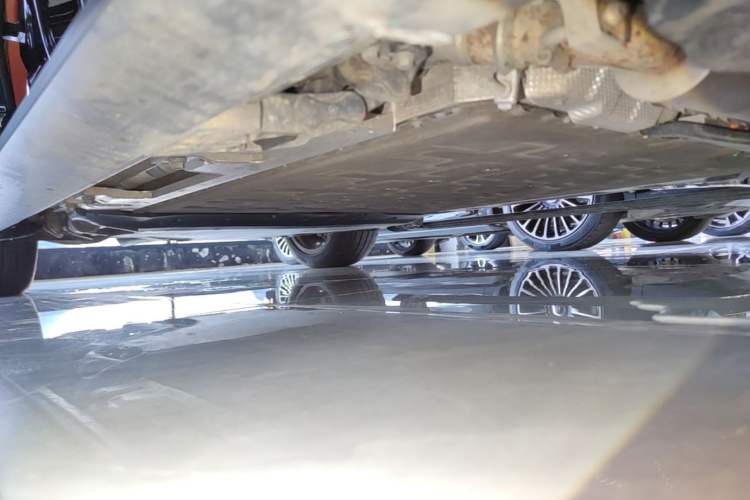 Used Hima AITO M8 2025 Extended-Range Max+ Version 53.4 kWh 5-Seater Edition Right Side Sill