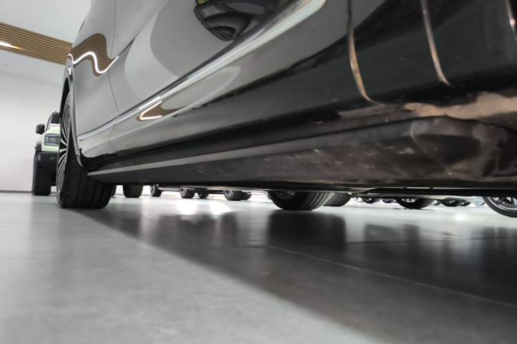 Used Hima AITO M8 2025 Extended-Range Ultra Version 53.4 kWh 6-Seater Edition Right Side Sill
