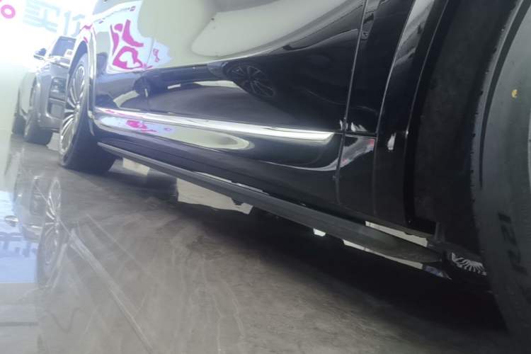 Used Hima AITO M8 2025 Extended-Range Ultra Version 53.4 kWh 6-Seater Edition Right Side Sill