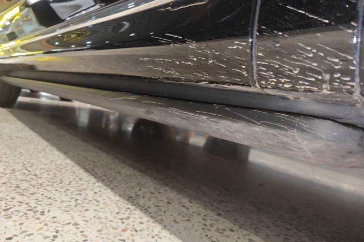 Used Hima AITO M8 2025 Extended-Range Max+ Version 53.4 kWh 6-Seater Edition Right Side Sill