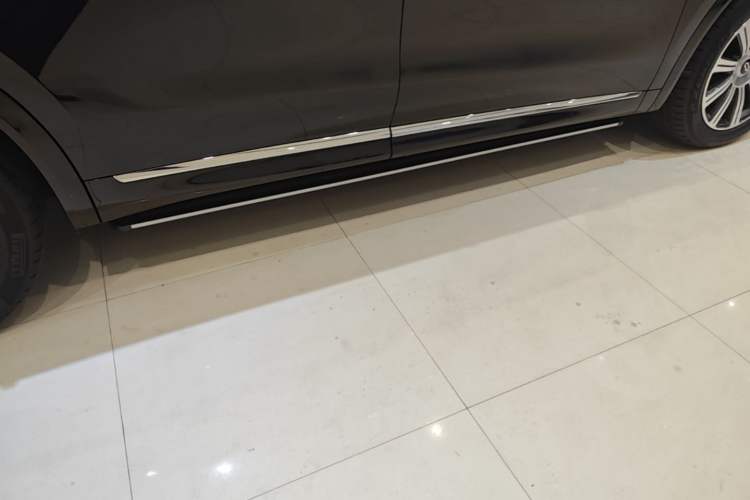Used Hima AITO M8 2025 Extended-Range Max+ Version 53.4 kWh 6-Seater Edition Right Side Sill