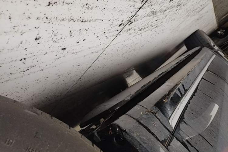 Used Hima AITO M8 2025 Extended-Range Max+ Version 53.4 kWh 5-Seater Edition Right Side Sill