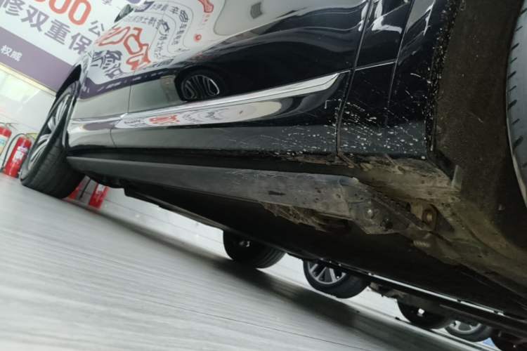 Used Hima AITO M8 2025 Extended-Range Max Version 37 kWh 6-Seater Right Side Sill
