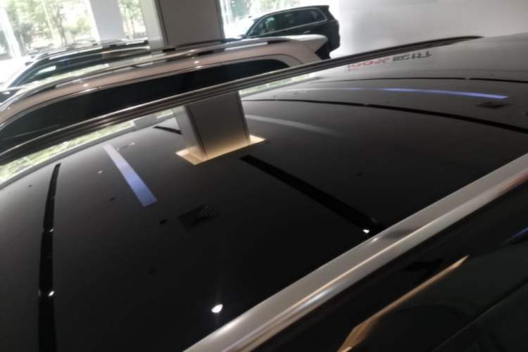 Used Hima AITO M8 2025 Extended-Range Ultra Version 53.4 kWh 6-Seater Edition Roof