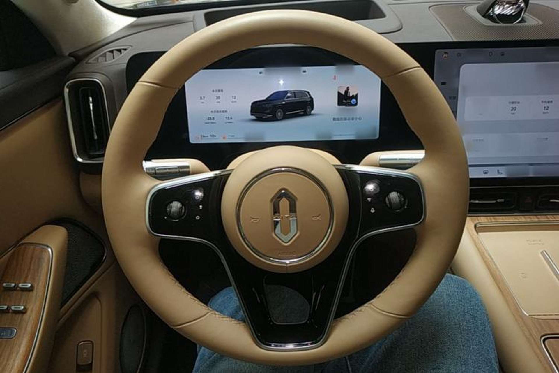 Used Hima AITO M8 2025 Extended-Range Ultra Version 53.4 kWh 6-Seater Edition Steering Wheel