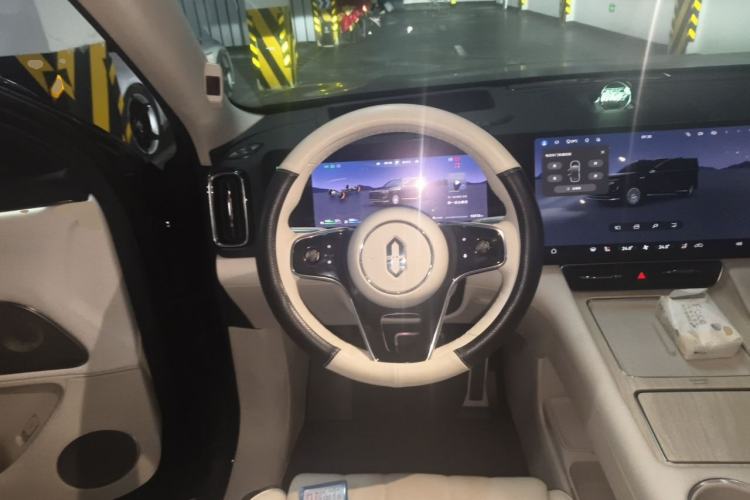 Used Hima AITO M8 2025 Extended-Range Ultra Version 53.4 kWh 6-Seater Edition Steering Wheel