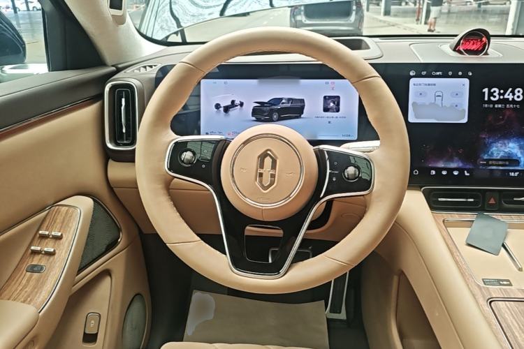 Used Hima AITO M8 2025 Extended-Range Ultra Version 53.4 kWh 6-Seater Edition Steering Wheel