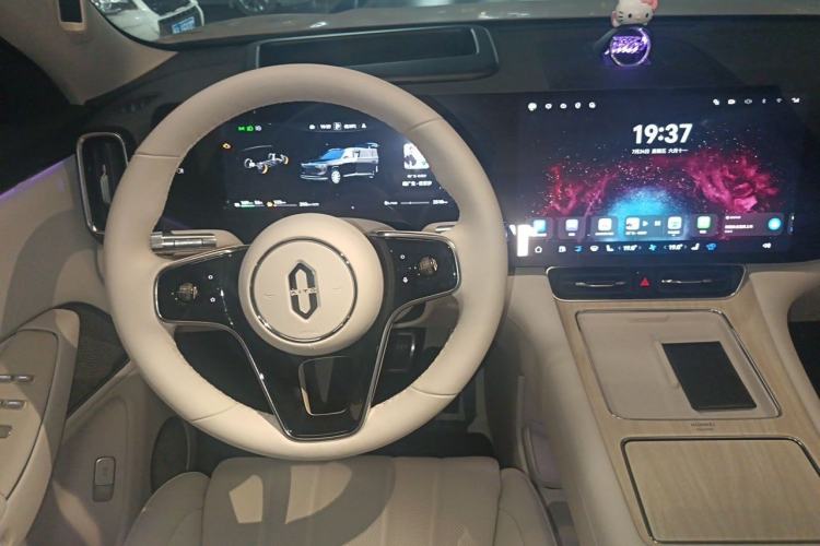 Used Hima AITO M8 2025 Extended-Range Max+ Version 53.4 kWh 5-Seater Edition Steering Wheel
