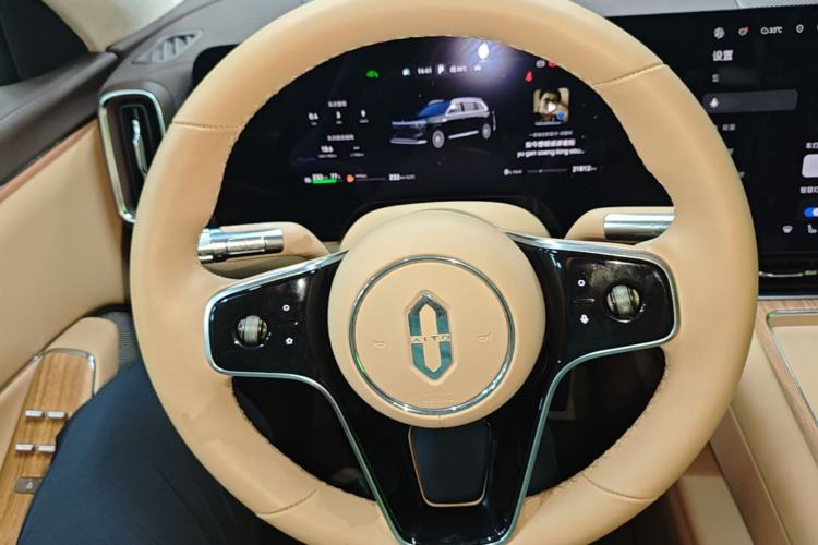 Used Hima AITO M8 2025 Extended-Range Ultra Version 53.4 kWh 6-Seater Edition Steering Wheel