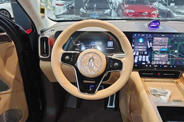 Used Hima AITO M8 2025 Model Range-Extended Max Version 53.4kWh Six-Seater (896-line LiDAR) Steering Wheel