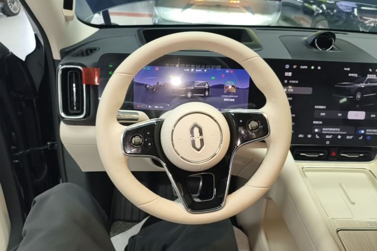 Used Hima AITO M8 2025 Model Pure Electric Max+ Five-Seat Long-Range Version Steering Wheel