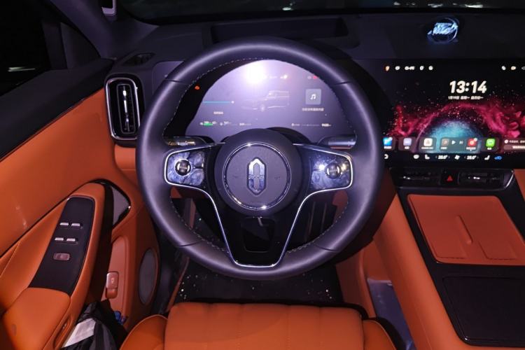 Used Hima AITO M8 2025 Extended-Range Max+ Version 53.4 kWh 5-Seater Edition Steering Wheel
