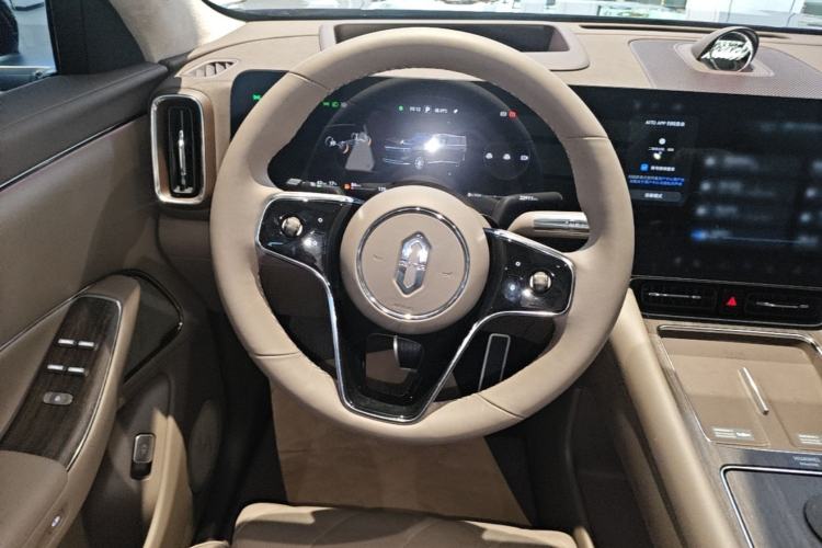 Used Hima AITO M8 2025 Extended-Range Max+ Version 53.4 kWh 5-Seater Edition Steering Wheel