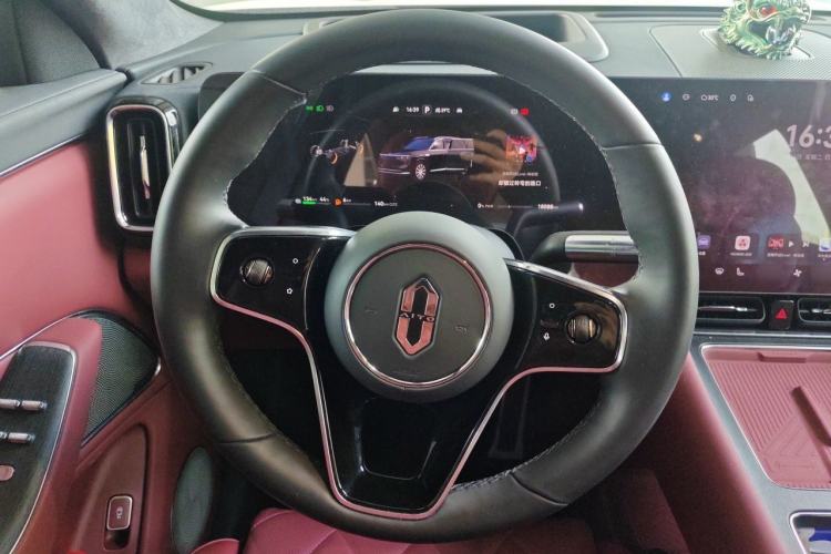 Used Hima AITO M8 2025 Extended-Range Max+ Version 53.4 kWh 6-Seater Edition Steering Wheel