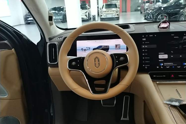 Used Hima AITO M8 2025 Extended-Range Ultra Version 53.4 kWh 6-Seater Edition Steering Wheel