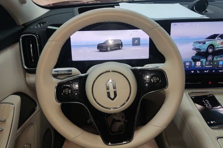Used Hima AITO M8 2025 Extended-Range Max+ Version 53.4 kWh 5-Seater Edition Steering Wheel