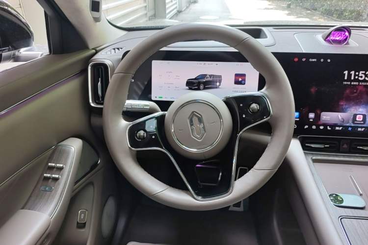 Used Hima AITO M8 2025 Model, Pure Electric Max+ Six-Seat Long-Range Version Steering Wheel