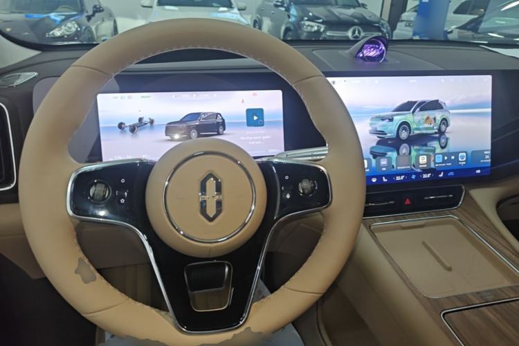 Used Hima AITO M8 2025 Extended-Range Max+ Version 53.4 kWh 6-Seater Edition Steering Wheel