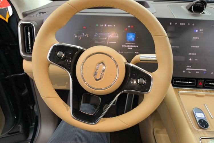 Used Hima AITO M8 2025 Extended-Range Max+ Version 53.4 kWh 5-Seater Edition Steering Wheel