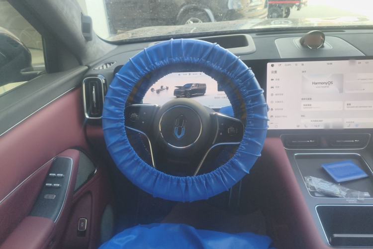 Used Hima AITO M8 2025 Extended-Range Ultra Version 53.4 kWh 5-Seater Edition Steering Wheel